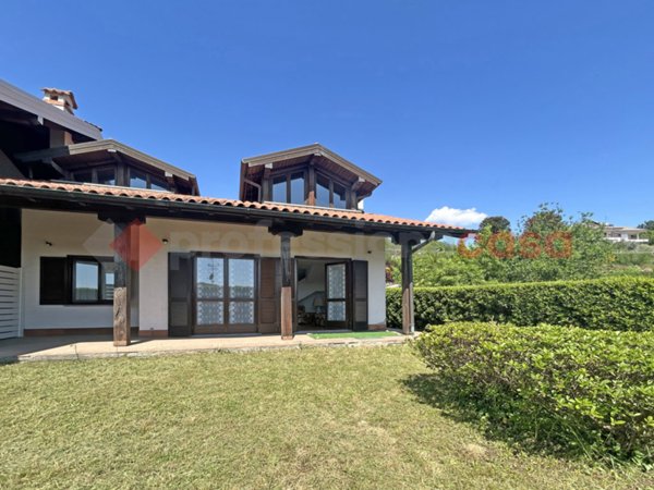 casa indipendente in vendita a Nebbiuno in zona Tapigliano
