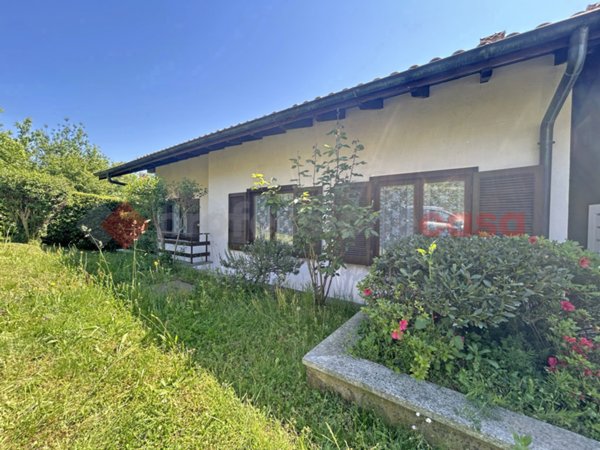 casa indipendente in vendita a Nebbiuno in zona Fosseno