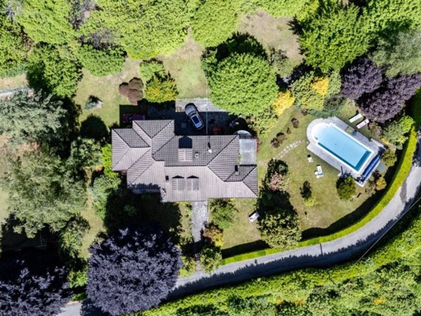casa indipendente in vendita a Nebbiuno