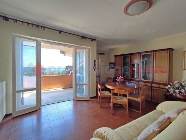 casa indipendente in vendita a Nebbiuno in zona Fosseno