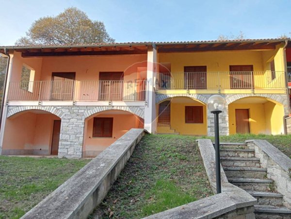 casa indipendente in vendita a Nebbiuno