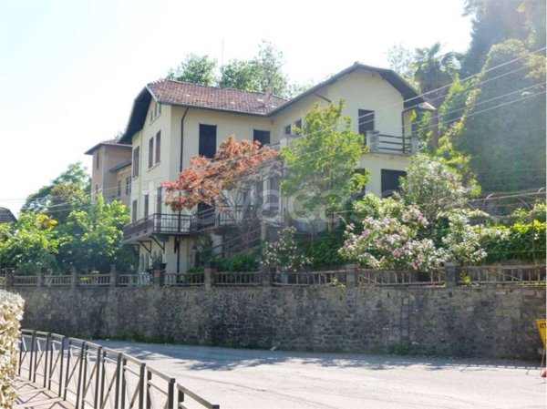 casa indipendente in vendita a Nebbiuno