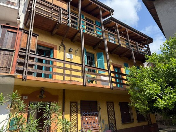 casa indipendente in vendita a Nebbiuno