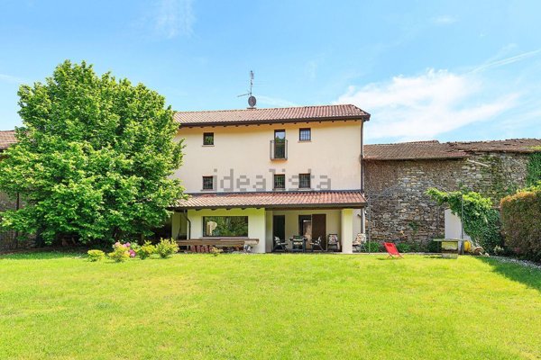 casa indipendente in vendita a Nebbiuno in zona Fosseno