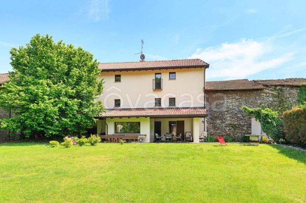 casa indipendente in vendita a Nebbiuno in zona Fosseno