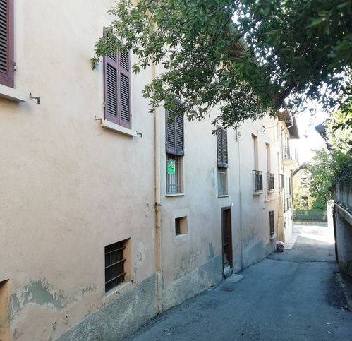 casa indipendente in vendita a Nebbiuno