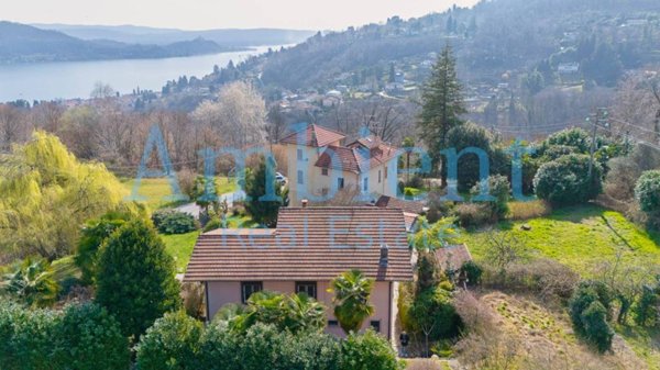 casa indipendente in vendita a Nebbiuno