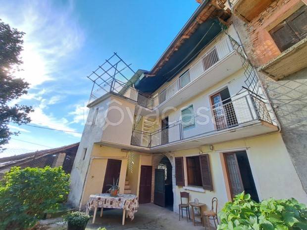 casa indipendente in vendita a Nebbiuno in zona Fosseno
