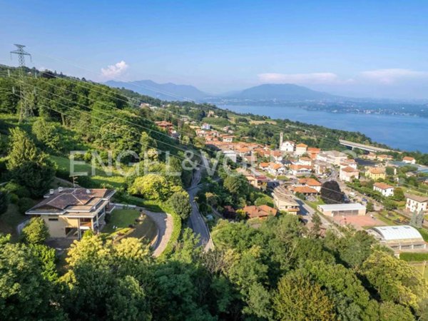 casa indipendente in vendita a Nebbiuno