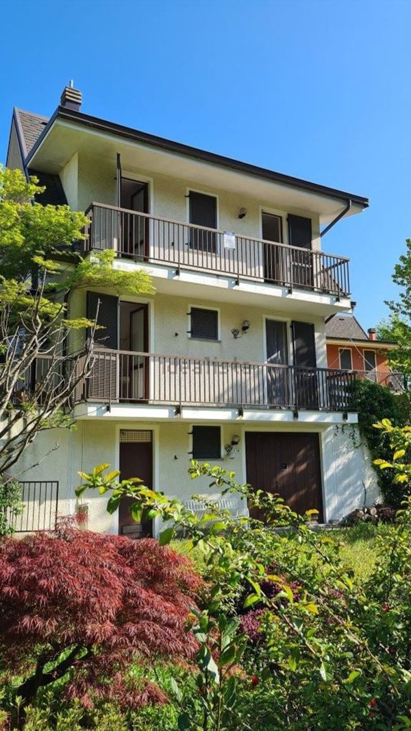 casa indipendente in vendita a Nebbiuno in zona Fosseno