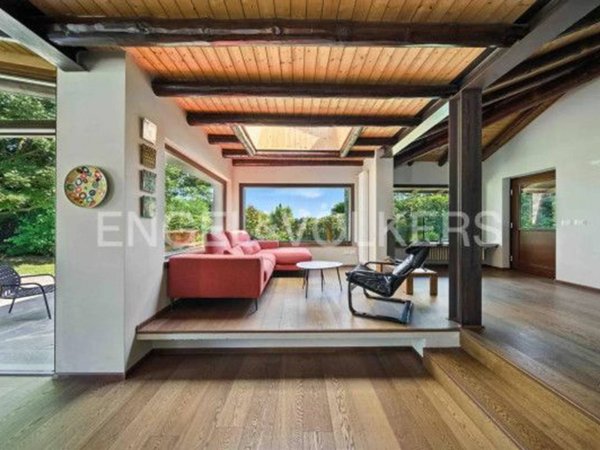 casa indipendente in vendita a Nebbiuno