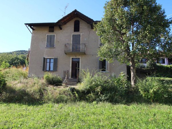 casa indipendente in vendita a Nebbiuno