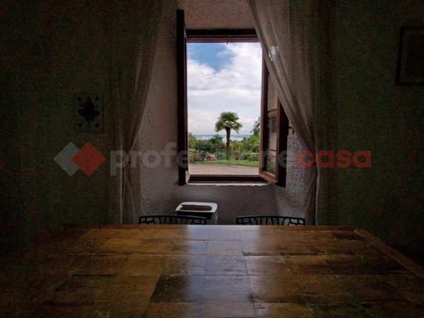 appartamento in vendita a Nebbiuno in zona Fosseno