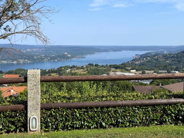 casa indipendente in vendita a Nebbiuno in zona Fosseno
