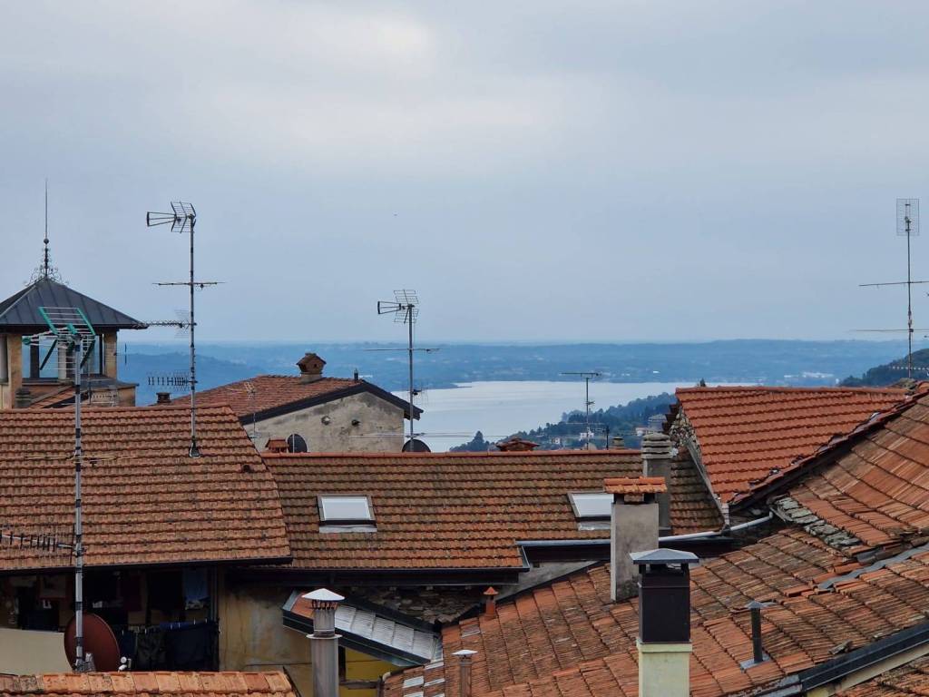 casa indipendente in vendita a Nebbiuno in zona Tapigliano