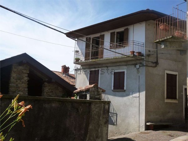 casa indipendente in vendita a Nebbiuno in zona Fosseno