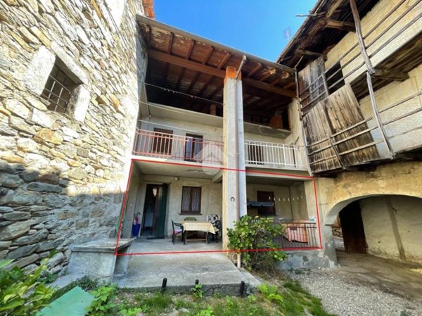 casa indipendente in vendita a Nebbiuno in zona Fosseno