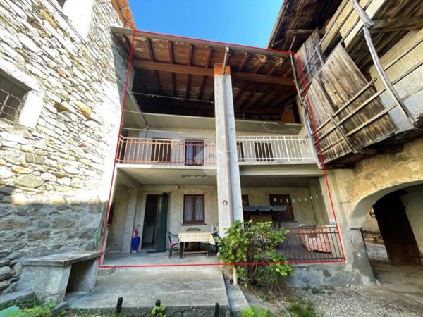 casa indipendente in vendita a Nebbiuno in zona Fosseno