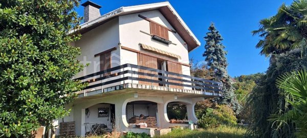 casa indipendente in vendita a Nebbiuno in zona Tapigliano
