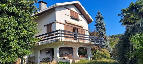 casa indipendente in vendita a Nebbiuno in zona Tapigliano