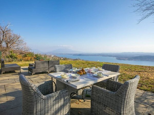 casa indipendente in vendita a Nebbiuno in zona Tapigliano