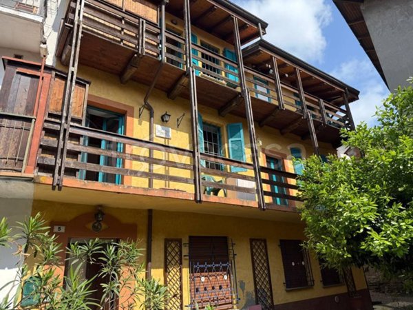 casa indipendente in vendita a Nebbiuno