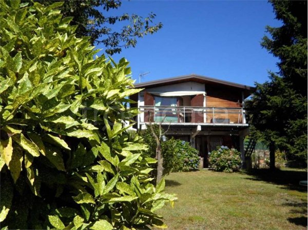 casa indipendente in vendita a Nebbiuno