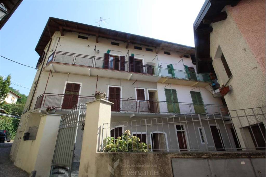 appartamento in vendita a Nebbiuno