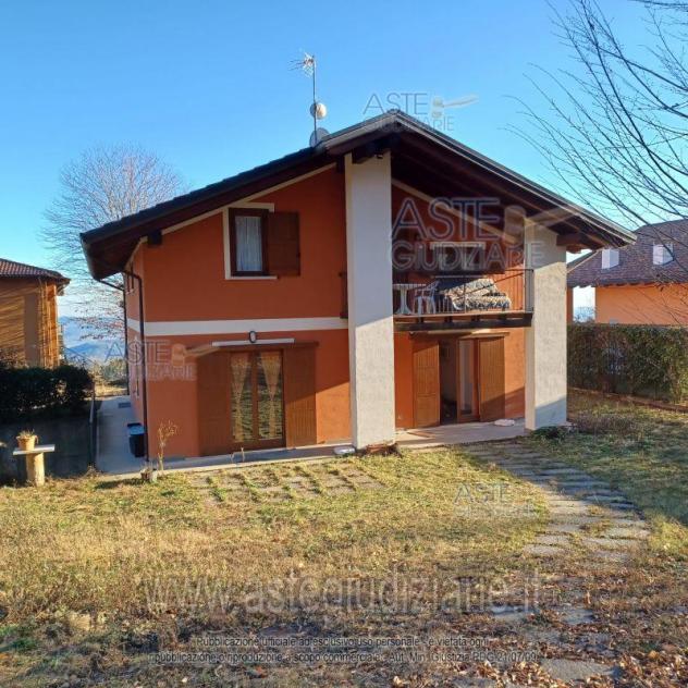 casa indipendente in vendita a Nebbiuno