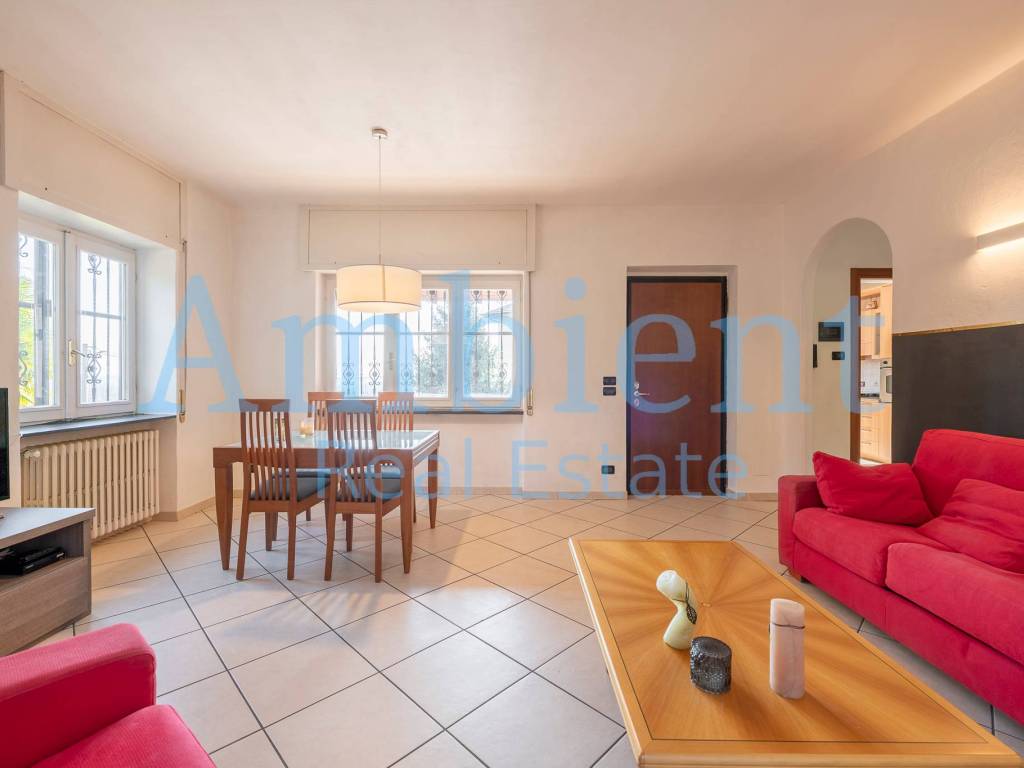 casa indipendente in vendita a Nebbiuno