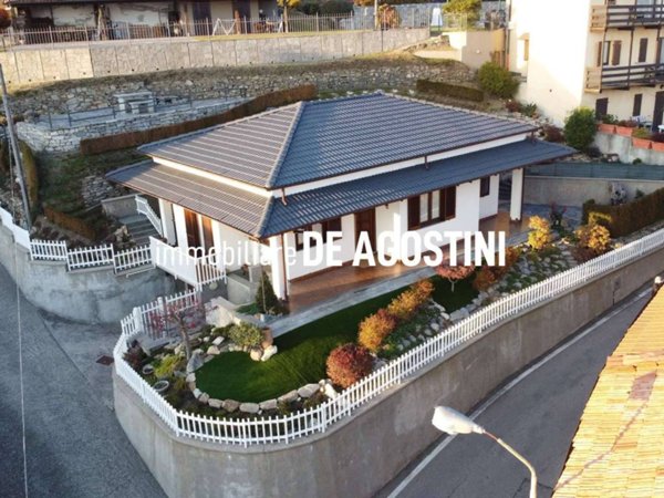 casa indipendente in vendita a Nebbiuno in zona Tapigliano