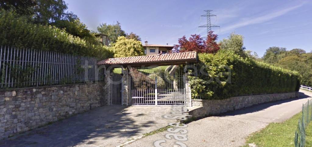 casa indipendente in vendita a Nebbiuno