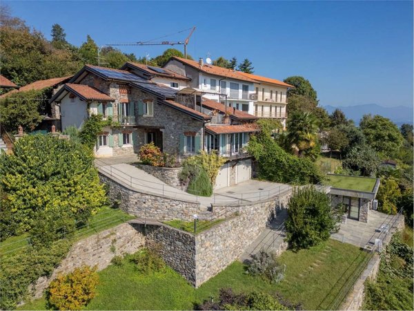 casa indipendente in vendita a Nebbiuno