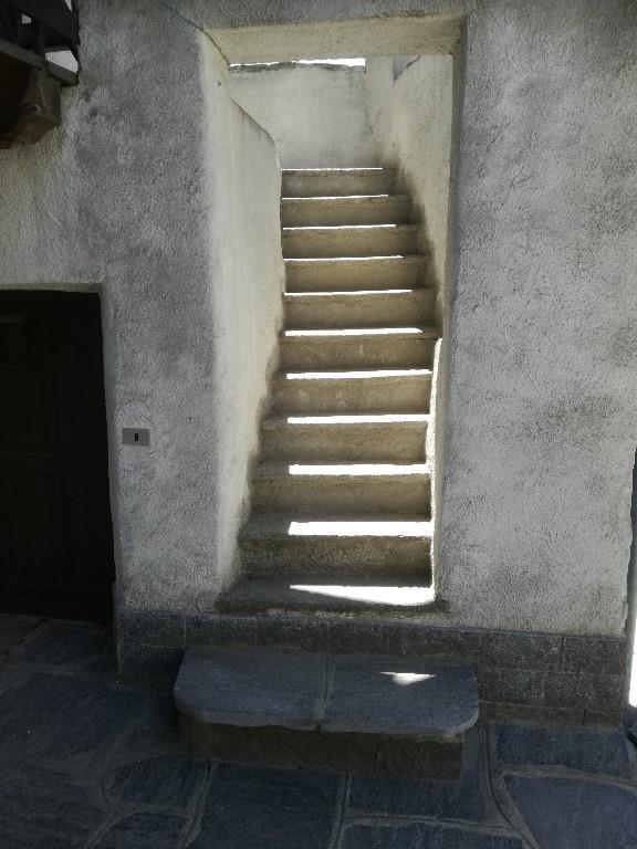 appartamento in vendita a Nebbiuno in zona Fosseno