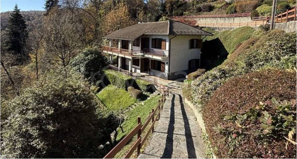 casa indipendente in vendita a Nebbiuno