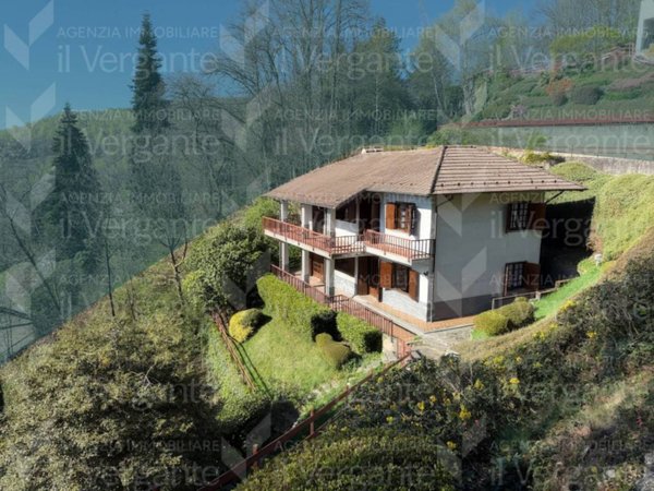 casa indipendente in vendita a Nebbiuno