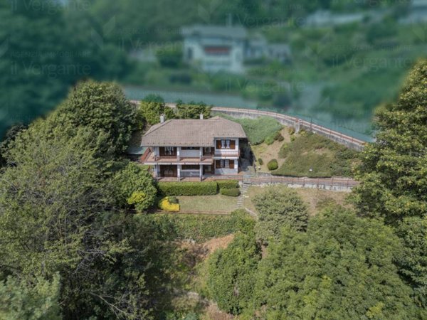 casa indipendente in vendita a Nebbiuno