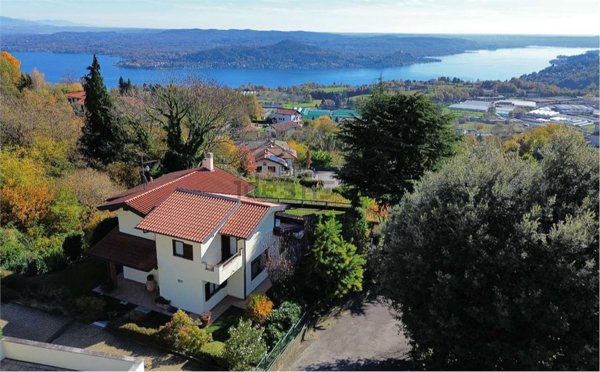 casa indipendente in vendita a Nebbiuno in zona Tapigliano