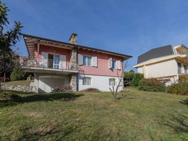 casa indipendente in vendita a Nebbiuno