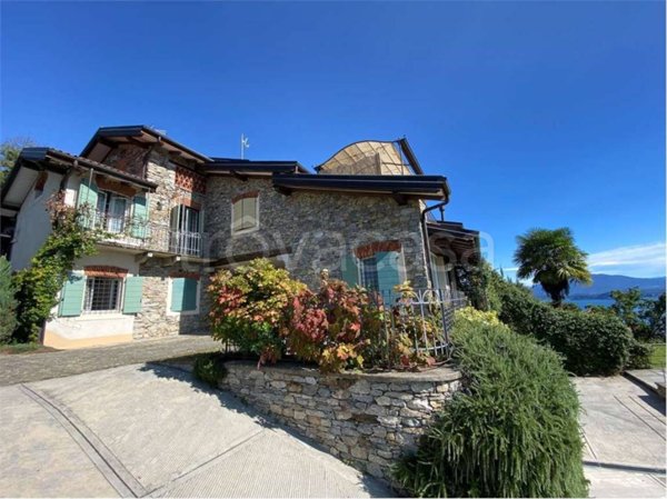 casa indipendente in vendita a Nebbiuno