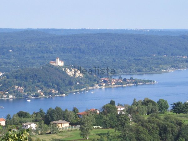 terreno edificabile in vendita a Nebbiuno
