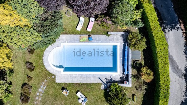 casa indipendente in vendita a Nebbiuno