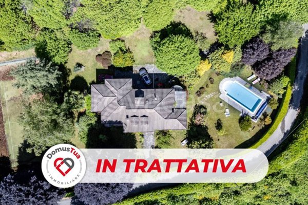 casa indipendente in vendita a Nebbiuno