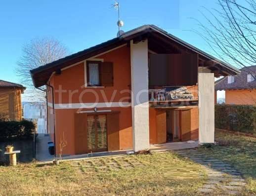 casa indipendente in vendita a Nebbiuno