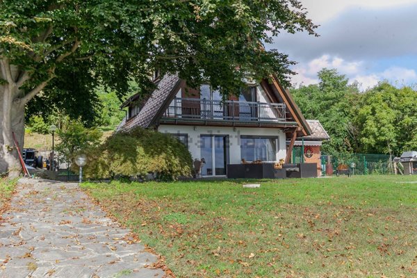 casa indipendente in vendita a Nebbiuno