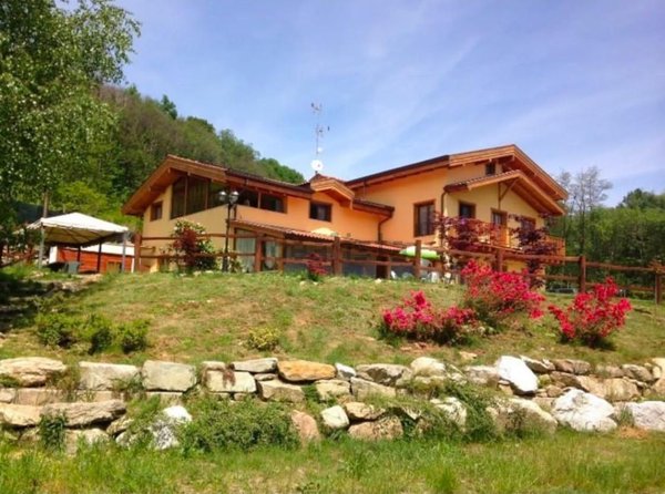 casa indipendente in vendita a Nebbiuno