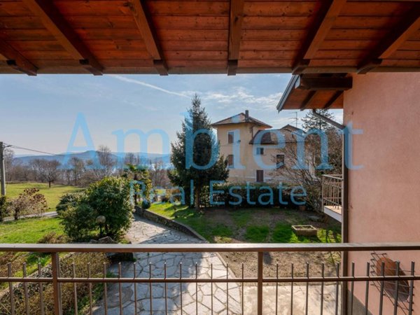 casa indipendente in vendita a Nebbiuno