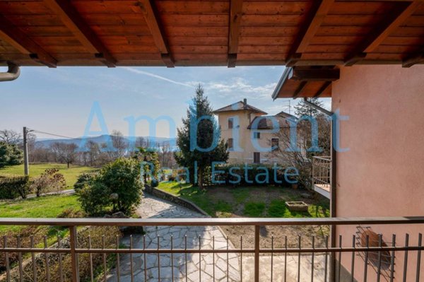 casa indipendente in vendita a Nebbiuno