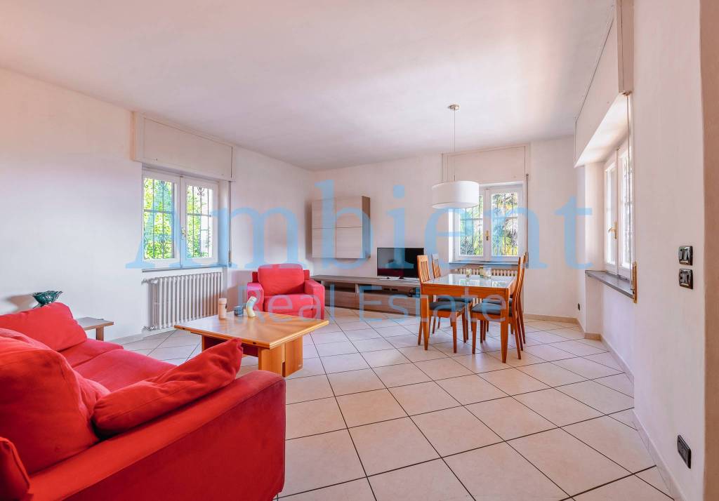 casa indipendente in vendita a Nebbiuno