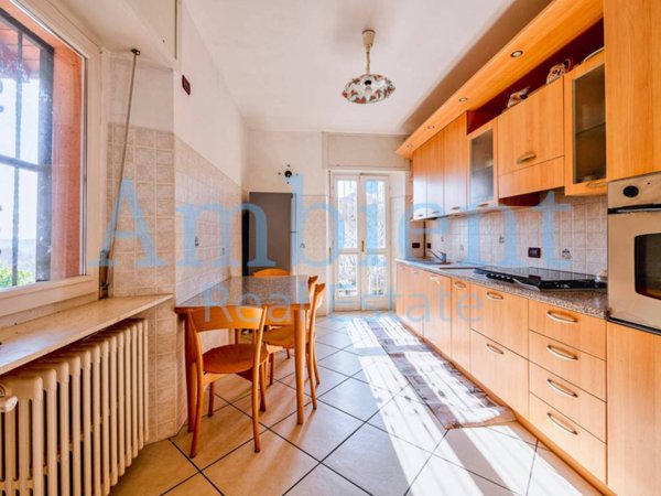 casa indipendente in vendita a Nebbiuno